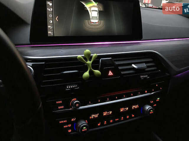 БМВ 5 Серия 2017 в Львове на Automoto.ua Синий БМВ 5 Серия, объемом двигателя 3 л и пробегом 160 тыс. км за 31000 $, фото 27 на Automoto.ua