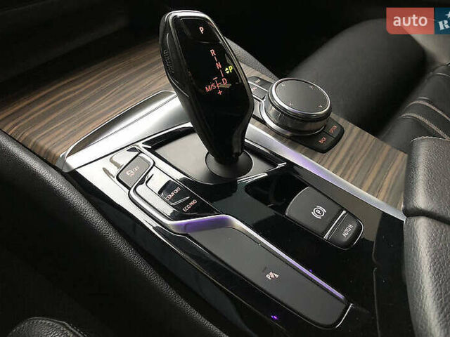 БМВ 5 Серия 2017 в Львове на Automoto.ua Синий БМВ 5 Серия, объемом двигателя 3 л и пробегом 160 тыс. км за 31000 $, фото 30 на Automoto.ua