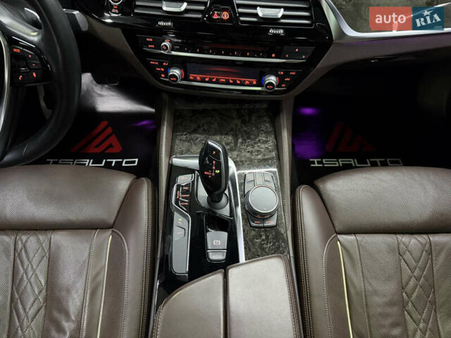 БМВ 5 Серия 2017 в Одессе на Automoto.ua Синий БМВ 5 Серия, объемом двигателя 2.99 л и пробегом 143 тыс. км за 36500 $, фото 27 на Automoto.ua