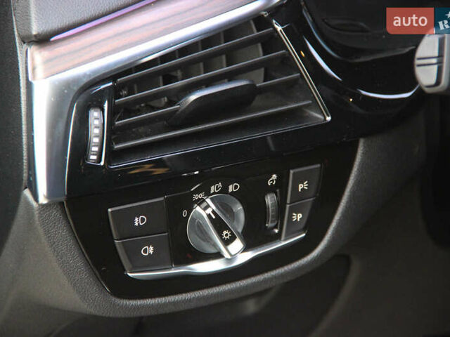 Синій БМВ 5 Серія, об'ємом двигуна 2 л та пробігом 62 тис. км за 31000 $, фото 23 на Automoto.ua