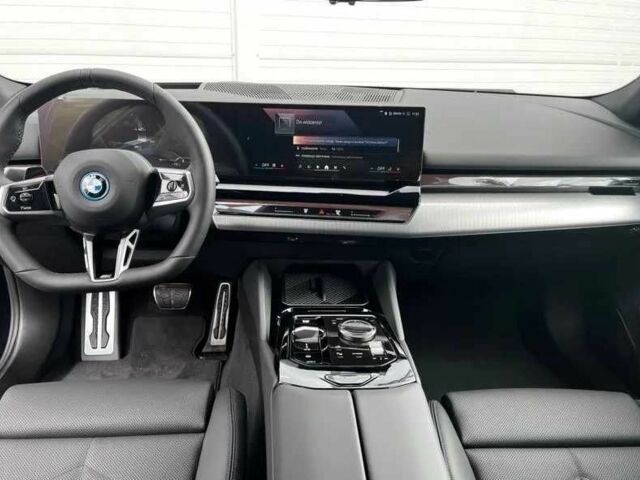 БМВ 5 Серия 2025 в Черновцах на Automoto.ua Синий БМВ 5 Серия, объемом двигателя 0 л и пробегом 2 тыс. км за 28000 $, фото 9 на Automoto.ua