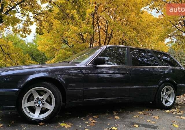 Синий БМВ 5 Серия, объемом двигателя 2.5 л и пробегом 335 тыс. км за 4555 $, фото 5 на Automoto.ua