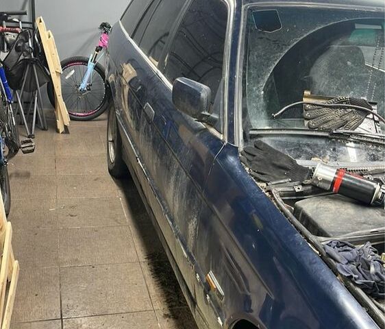 Синий БМВ 5 Серия, объемом двигателя 2 л и пробегом 300 тыс. км за 700 $, фото 3 на Automoto.ua