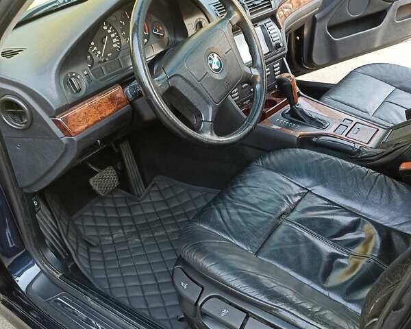 Синий БМВ 5 Серия, объемом двигателя 2.5 л и пробегом 400 тыс. км за 4300 $, фото 6 на Automoto.ua