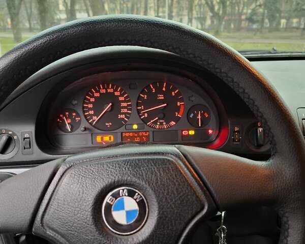 Синий БМВ 5 Серия, объемом двигателя 2.8 л и пробегом 350 тыс. км за 3500 $, фото 10 на Automoto.ua