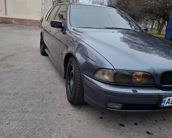 Синий БМВ 5 Серия, объемом двигателя 2.8 л и пробегом 350 тыс. км за 3500 $, фото 5 на Automoto.ua