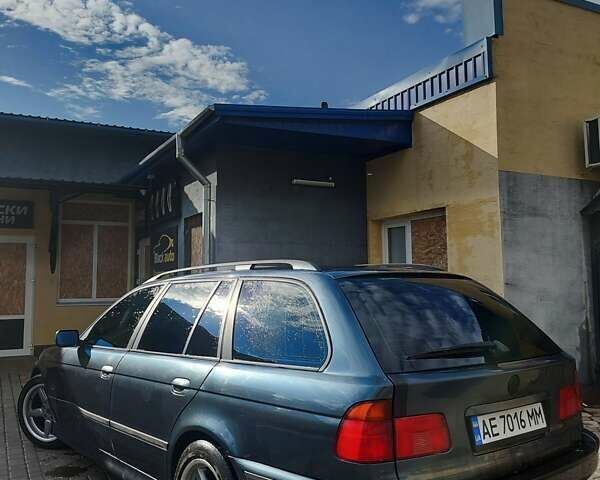 Синий БМВ 5 Серия, объемом двигателя 2.8 л и пробегом 350 тыс. км за 3500 $, фото 1 на Automoto.ua