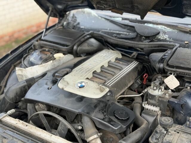 Синій БМВ 5 Серія, об'ємом двигуна 0 л та пробігом 300 тис. км за 1500 $, фото 5 на Automoto.ua