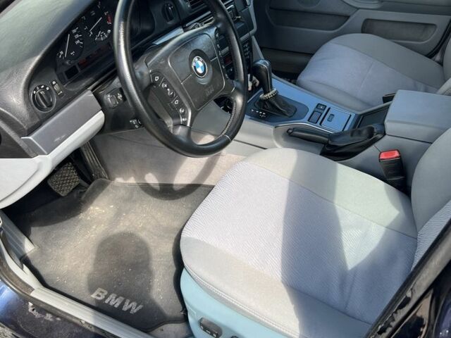 Синий БМВ 5 Серия, объемом двигателя 2.5 л и пробегом 393 тыс. км за 8000 $, фото 6 на Automoto.ua