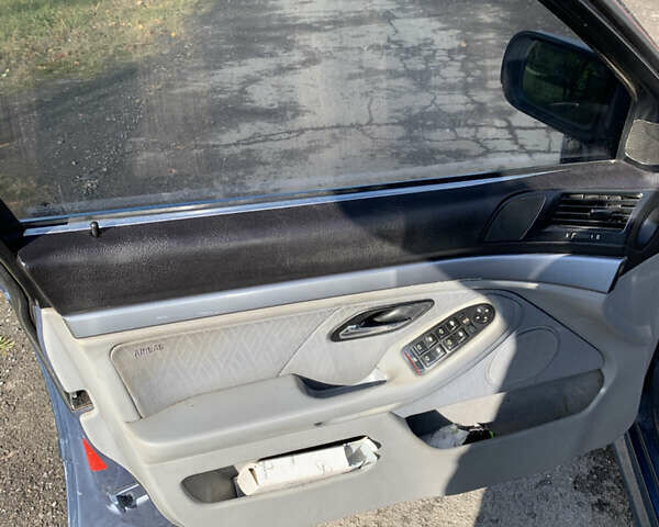 Синій БМВ 5 Серія, об'ємом двигуна 1.95 л та пробігом 300 тис. км за 3450 $, фото 9 на Automoto.ua