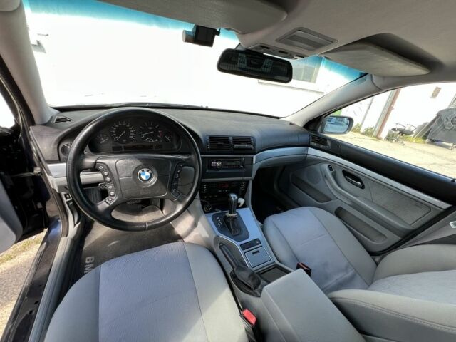 Синий БМВ 5 Серия, объемом двигателя 2.5 л и пробегом 393 тыс. км за 8000 $, фото 4 на Automoto.ua