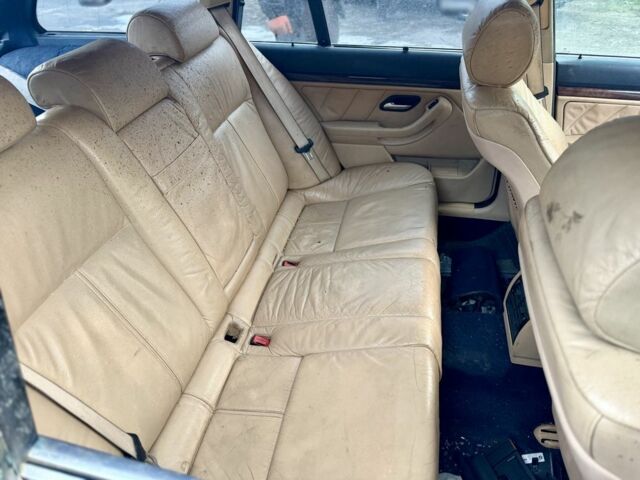 Синій БМВ 5 Серія, об'ємом двигуна 0 л та пробігом 300 тис. км за 1500 $, фото 7 на Automoto.ua