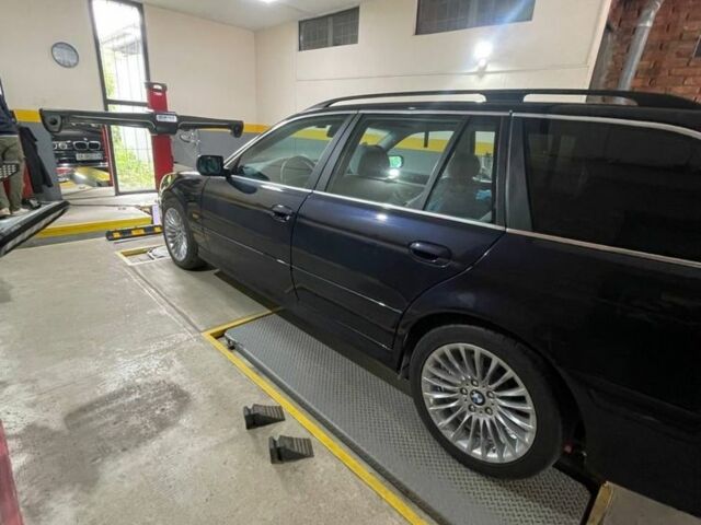 Синий БМВ 5 Серия, объемом двигателя 2.5 л и пробегом 393 тыс. км за 8000 $, фото 2 на Automoto.ua