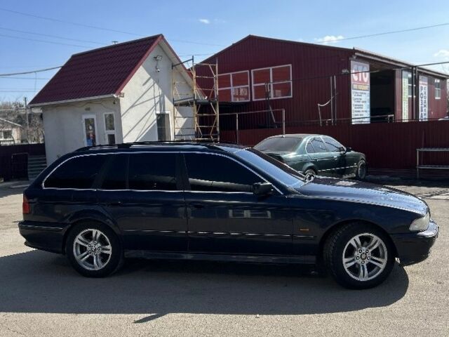 Синий БМВ 5 Серия, объемом двигателя 3 л и пробегом 300 тыс. км за 3499 $, фото 1 на Automoto.ua
