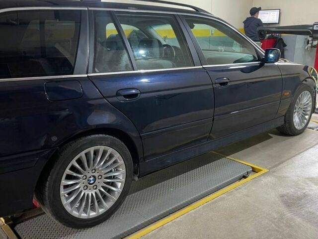 Синий БМВ 5 Серия, объемом двигателя 2.5 л и пробегом 393 тыс. км за 8000 $, фото 1 на Automoto.ua