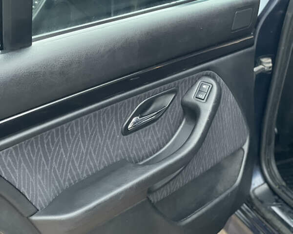 Синий БМВ 5 Серия, объемом двигателя 2.5 л и пробегом 367 тыс. км за 3850 $, фото 16 на Automoto.ua