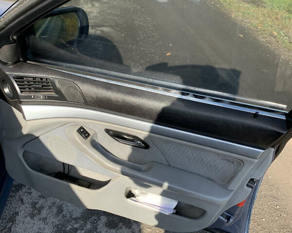 Синій БМВ 5 Серія, об'ємом двигуна 1.95 л та пробігом 300 тис. км за 3450 $, фото 19 на Automoto.ua