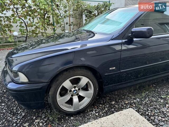 Синий БМВ 5 Серия, объемом двигателя 3 л и пробегом 327 тыс. км за 5500 $, фото 1 на Automoto.ua