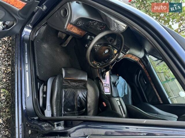 Синий БМВ 5 Серия, объемом двигателя 3 л и пробегом 327 тыс. км за 5500 $, фото 6 на Automoto.ua