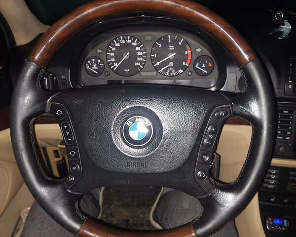 Синий БМВ 5 Серия, объемом двигателя 3 л и пробегом 380 тыс. км за 5000 $, фото 4 на Automoto.ua