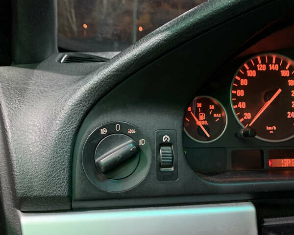 Синий БМВ 5 Серия, объемом двигателя 2.93 л и пробегом 350 тыс. км за 5999 $, фото 5 на Automoto.ua