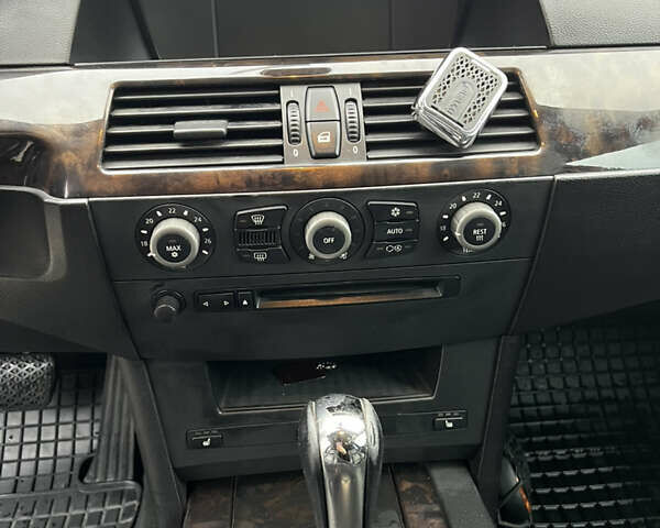 Синий БМВ 5 Серия, объемом двигателя 3 л и пробегом 345 тыс. км за 8500 $, фото 9 на Automoto.ua