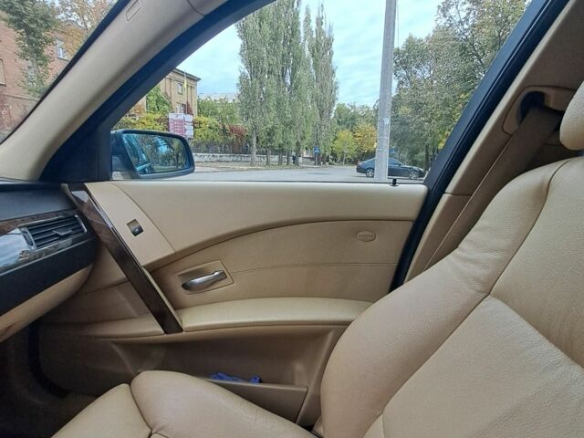 Синій БМВ 5 Серія, об'ємом двигуна 3 л та пробігом 412 тис. км за 10200 $, фото 5 на Automoto.ua