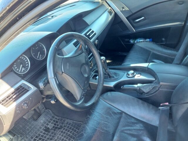 Синий БМВ 5 Серия, объемом двигателя 3 л и пробегом 350 тыс. км за 4560 $, фото 2 на Automoto.ua