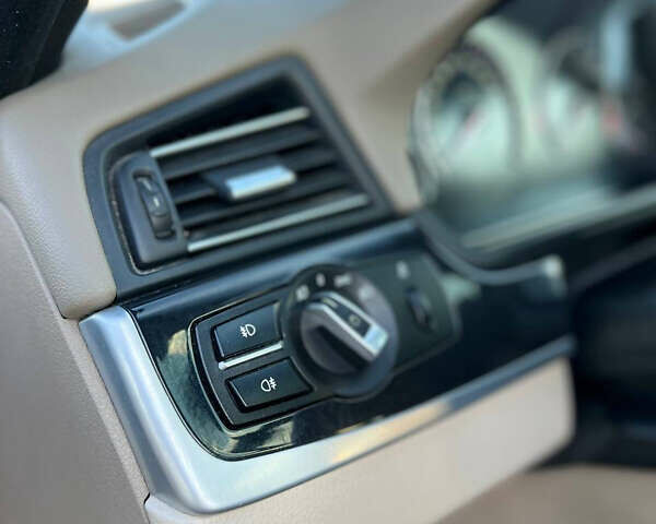 Синій БМВ 5 Серія, об'ємом двигуна 2 л та пробігом 300 тис. км за 12900 $, фото 11 на Automoto.ua