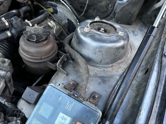 Зелений БМВ 5 Серія, об'ємом двигуна 2 л та пробігом 280 тис. км за 1400 $, фото 19 на Automoto.ua