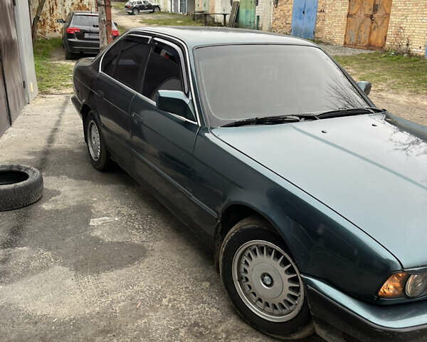 Зеленый БМВ 5 Серия, объемом двигателя 2.5 л и пробегом 300 тыс. км за 2500 $, фото 1 на Automoto.ua