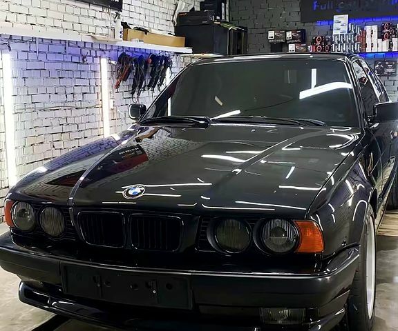 Зеленый БМВ 5 Серия, объемом двигателя 2 л и пробегом 350 тыс. км за 1800 $, фото 4 на Automoto.ua