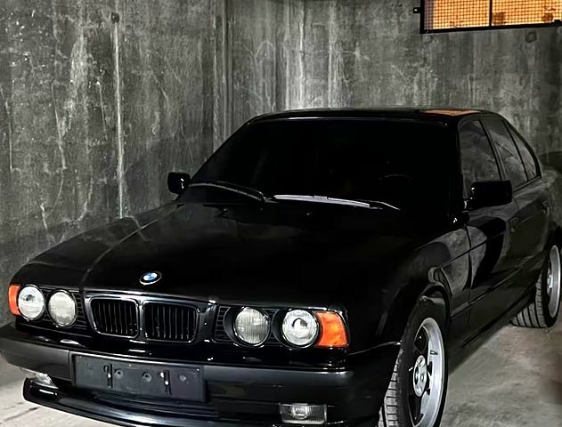 Зеленый БМВ 5 Серия, объемом двигателя 2 л и пробегом 350 тыс. км за 1800 $, фото 2 на Automoto.ua