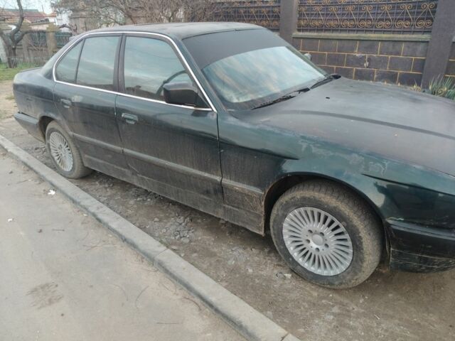 Зеленый БМВ 5 Серия, объемом двигателя 3.4 л и пробегом 2 тыс. км за 1000 $, фото 1 на Automoto.ua