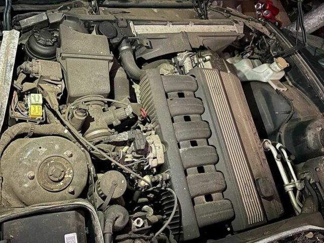 Зеленый БМВ 5 Серия, объемом двигателя 2.5 л и пробегом 250 тыс. км за 1500 $, фото 12 на Automoto.ua