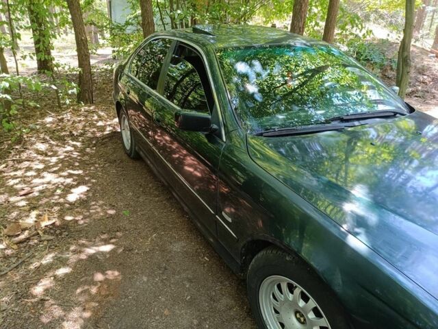 Зеленый БМВ 5 Серия, объемом двигателя 2 л и пробегом 270 тыс. км за 3200 $, фото 4 на Automoto.ua