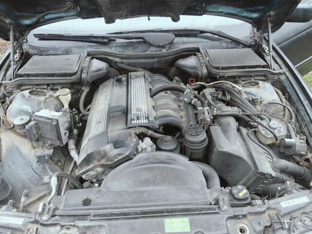 Зелений БМВ 5 Серія, об'ємом двигуна 2.8 л та пробігом 100 тис. км за 2000 $, фото 1 на Automoto.ua