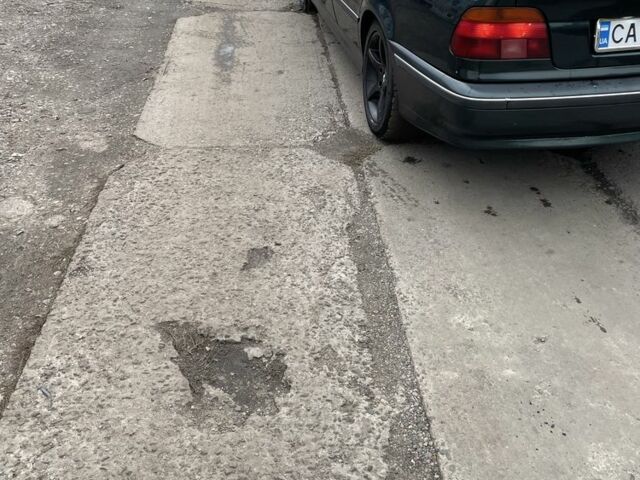 Зеленый БМВ 5 Серия, объемом двигателя 2.5 л и пробегом 450 тыс. км за 4000 $, фото 4 на Automoto.ua