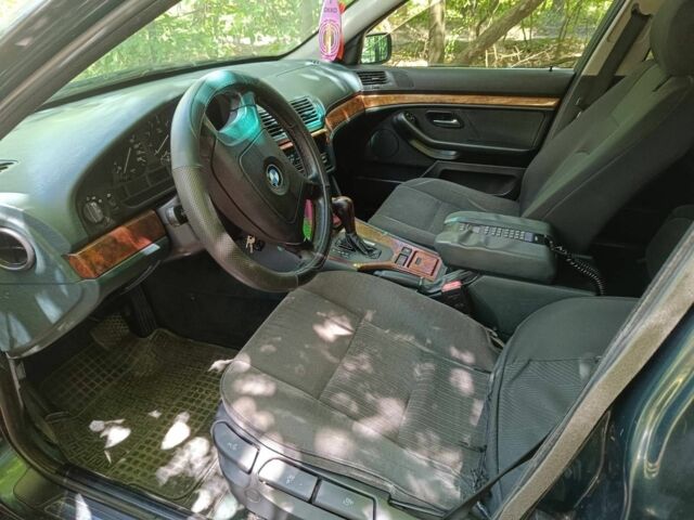 Зеленый БМВ 5 Серия, объемом двигателя 2 л и пробегом 270 тыс. км за 3200 $, фото 1 на Automoto.ua