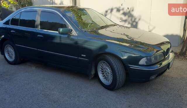 Зеленый БМВ 5 Серия, объемом двигателя 1.99 л и пробегом 355 тыс. км за 4650 $, фото 1 на Automoto.ua