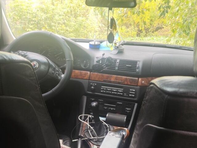 Зелений БМВ 5 Серія, об'ємом двигуна 2 л та пробігом 400 тис. км за 3500 $, фото 3 на Automoto.ua