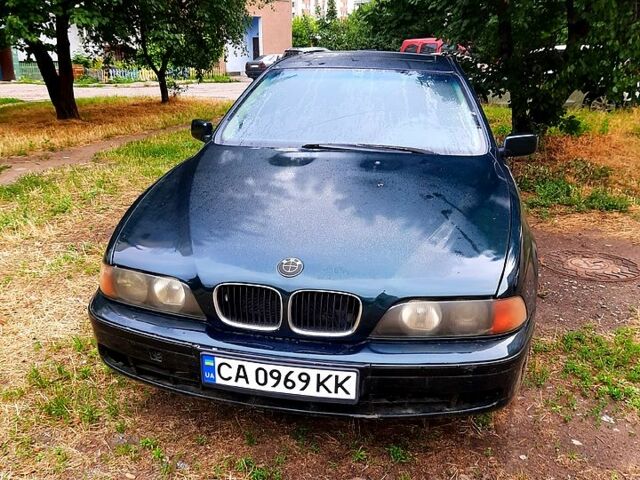 Зеленый БМВ 5 Серия, объемом двигателя 2 л и пробегом 387 тыс. км за 3000 $, фото 1 на Automoto.ua