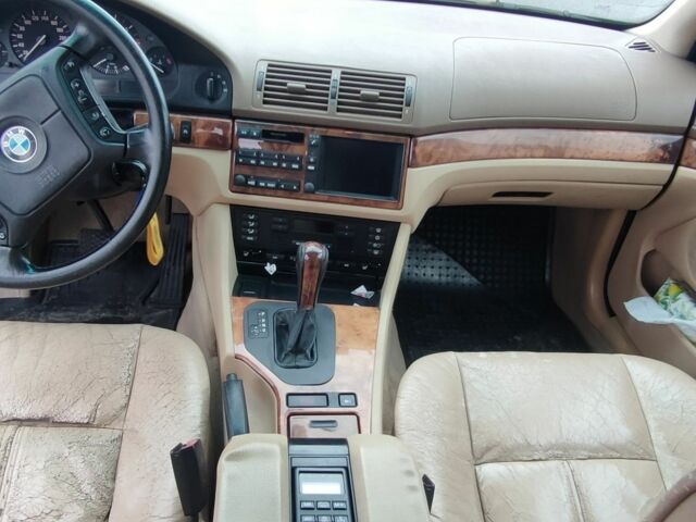 Зеленый БМВ 5 Серия, объемом двигателя 4.4 л и пробегом 360 тыс. км за 4600 $, фото 3 на Automoto.ua