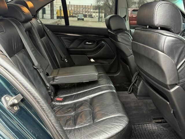 Зеленый БМВ 5 Серия, объемом двигателя 4.4 л и пробегом 300 тыс. км за 6400 $, фото 9 на Automoto.ua