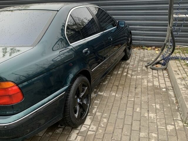 Зеленый БМВ 5 Серия, объемом двигателя 2 л и пробегом 400 тыс. км за 4700 $, фото 1 на Automoto.ua