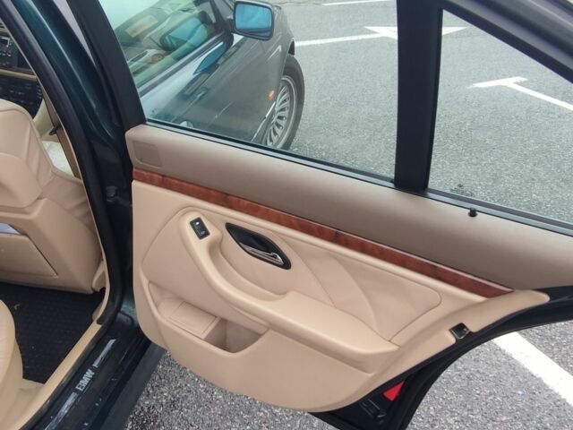 Зеленый БМВ 5 Серия, объемом двигателя 4.4 л и пробегом 360 тыс. км за 4600 $, фото 9 на Automoto.ua