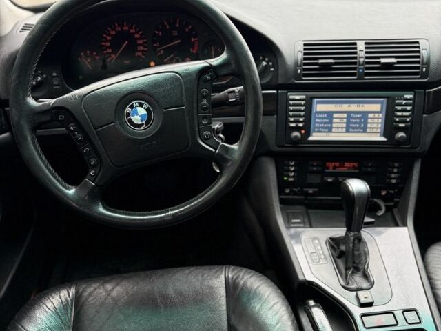 Зеленый БМВ 5 Серия, объемом двигателя 4.4 л и пробегом 300 тыс. км за 6400 $, фото 10 на Automoto.ua