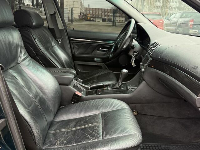 Зеленый БМВ 5 Серия, объемом двигателя 4.4 л и пробегом 300 тыс. км за 6400 $, фото 7 на Automoto.ua