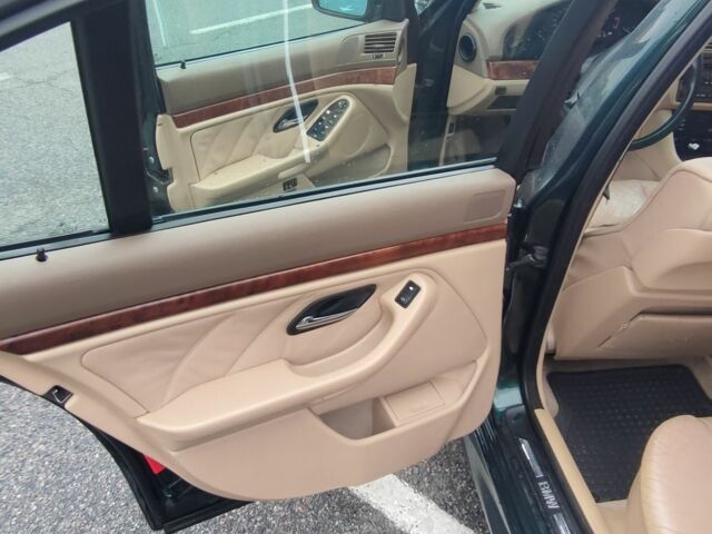 Зеленый БМВ 5 Серия, объемом двигателя 4.4 л и пробегом 360 тыс. км за 4600 $, фото 4 на Automoto.ua