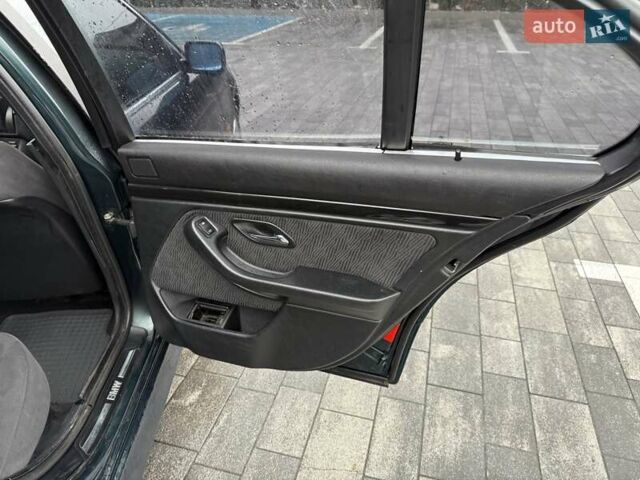 Зеленый БМВ 5 Серия, объемом двигателя 2 л и пробегом 375 тыс. км за 2800 $, фото 33 на Automoto.ua